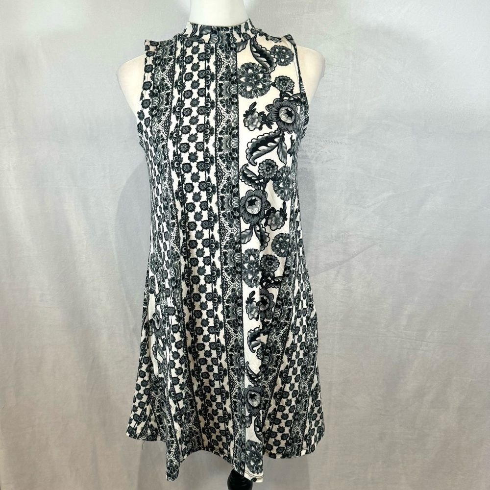 Pink Rose black white and gray mock neck boho shift dress size small